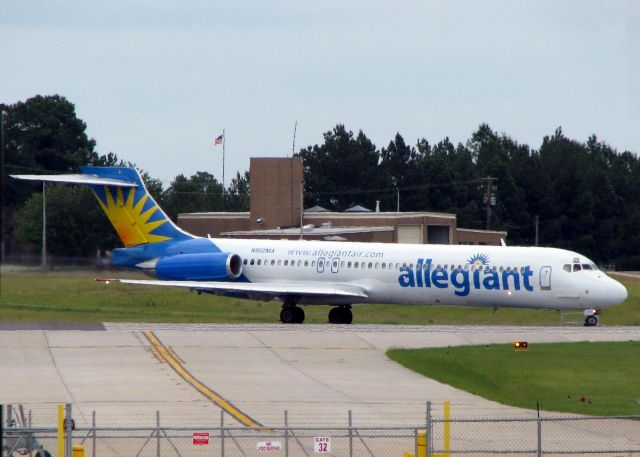 McDonnell Douglas MD-87 (N952MA) - Turning onto runway 14 for take-off at Shreveport Regional.