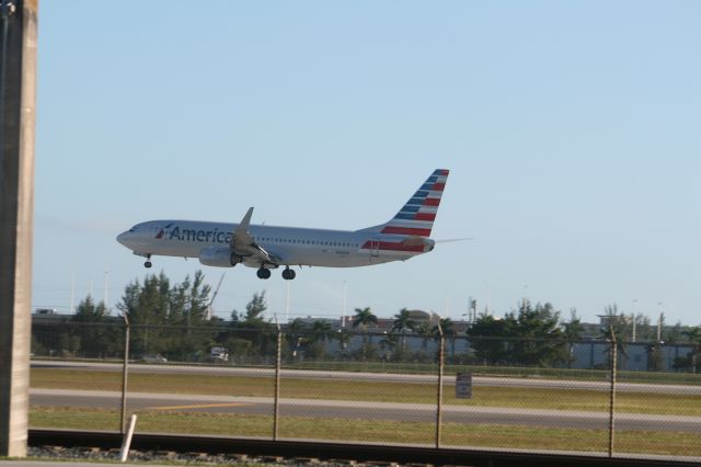 Boeing 737-800 (N936AN)