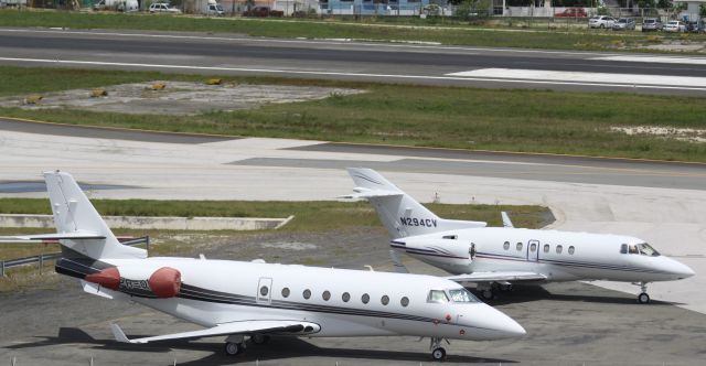 Hawker 800 (N294CV)