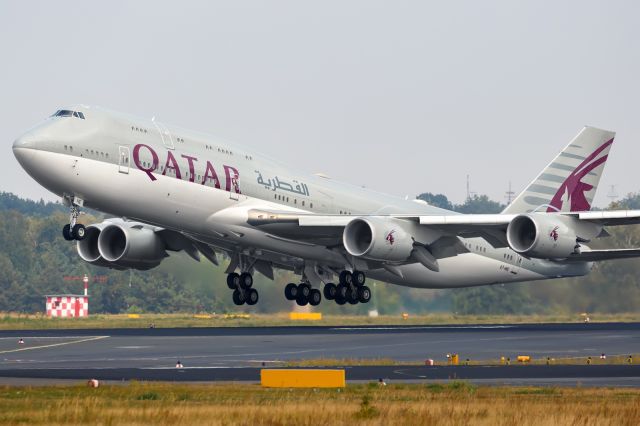 BOEING 747-8 (A7-HHE)