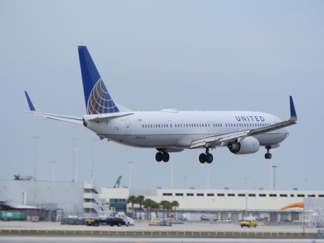 Boeing 737-800 (N75428)