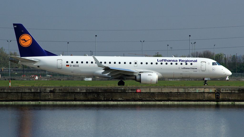 Canadair Regional Jet CRJ-900 (D-AECE)