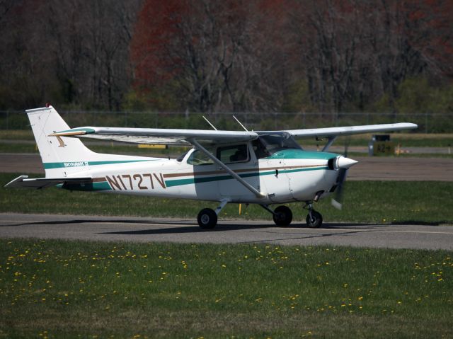 Cessna Skylane (N1727V) - Spring is coming.