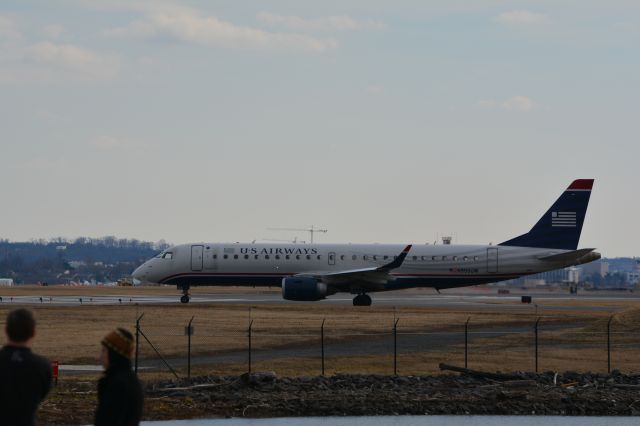 Embraer ERJ-190 (N958UW)