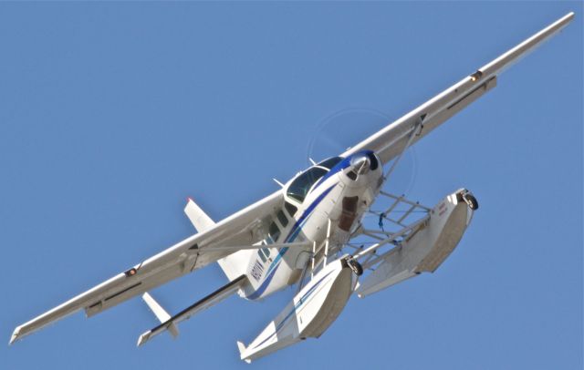 Cessna Caravan (N801VW) - Taken from East River State Park, Williamsburg/Brooklyn, NY