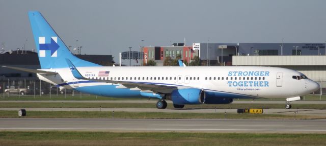 Boeing 737-800 (N881XA) - Hillary Clintons campaign plane at GRR