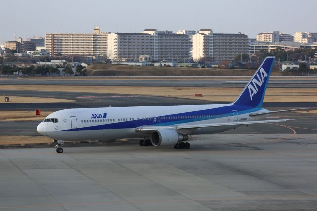 BOEING 767-300 (JA8568) - ANA