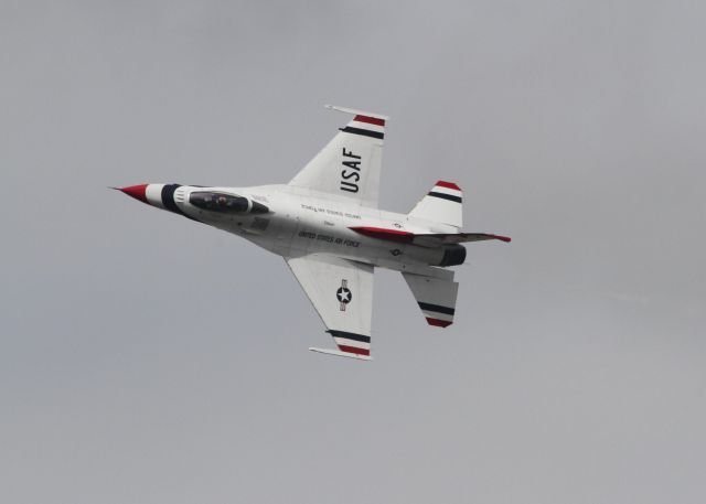 Lockheed F-16 Fighting Falcon —