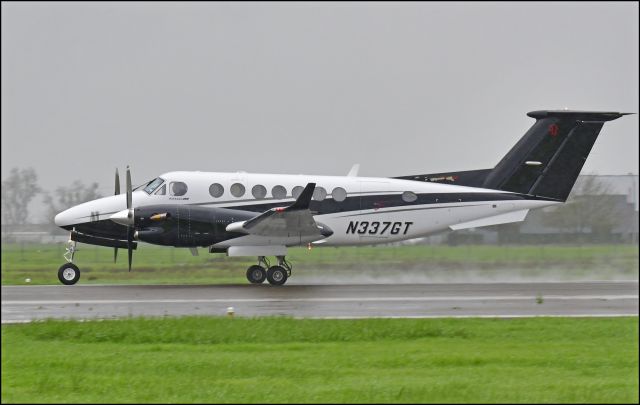 Beechcraft Super King Air 350 (N337GT) - Departing runway one-two, headed to KLAS