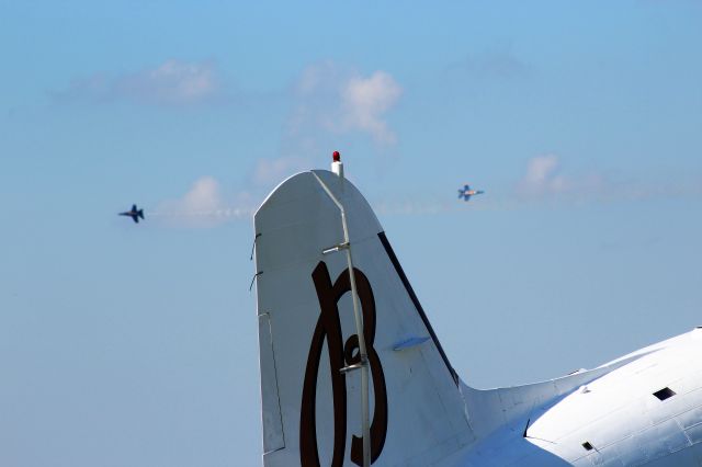 Douglas DC-3 (HB-IRJ) - With the Blue Angel Solos in the background