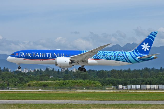 Boeing 787-9 Dreamliner (F-OMUA)