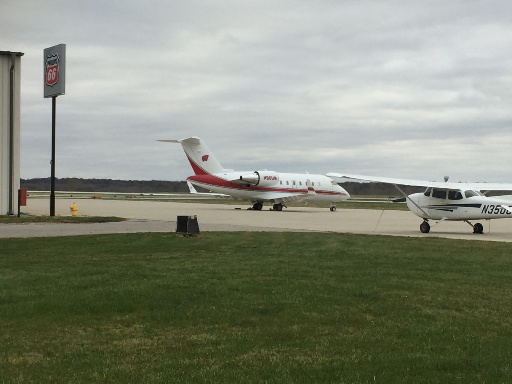 Canadair Challenger (N68UW)