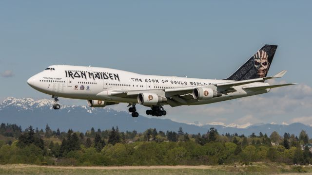 Boeing 747-400 (TF-AAK) - Ed Force One about to touch down at YVR 