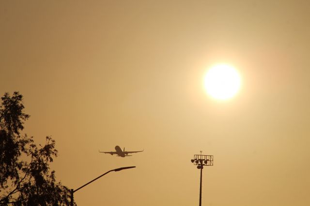 Airbus A320 (XA-VAV) - DESPEGUE