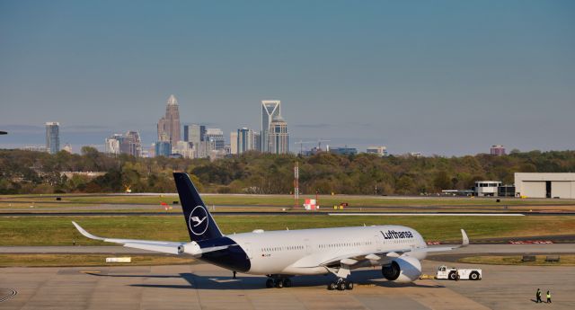 Airbus A350-900 (D-AIXM) - 1st flight with new livery for the daily LH428>LH429 flight.