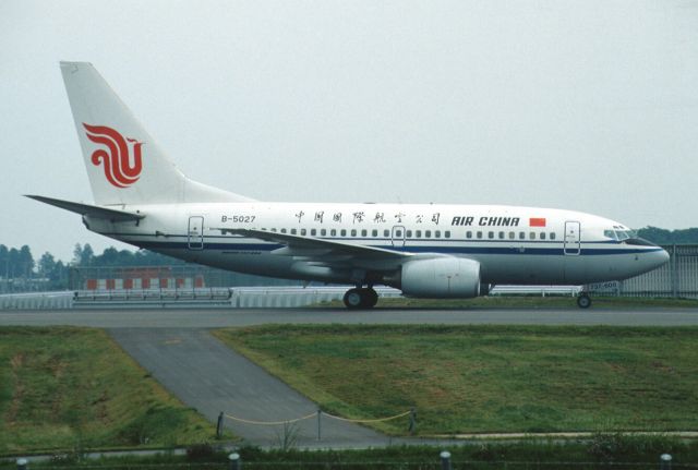 BOEING 737-600 (B-5027) - Taxing at Narita Intl Airport on 2003/08/03