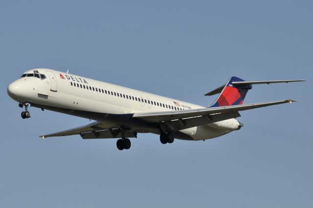 McDonnell Douglas DC-9-50 (N675MC) - Seen at KBWI on 4/23/2009.    A NW DC-9-51 dressed in DL colors.  Back to the future!