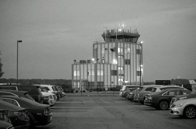 — — - MORRISTOWN, NEW JERSEY, USA-AUGUST 17, 2018: The control tower at Morristown Municipal Airport is shown.