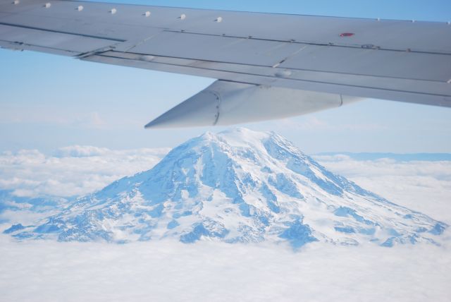 Boeing 737-700 — - On the South side of Mt Rainier 