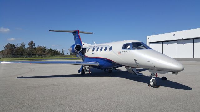 Embraer Phenom 300 (N843F)