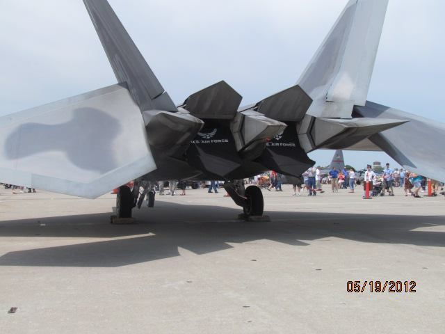 Lockheed F-22 Raptor —