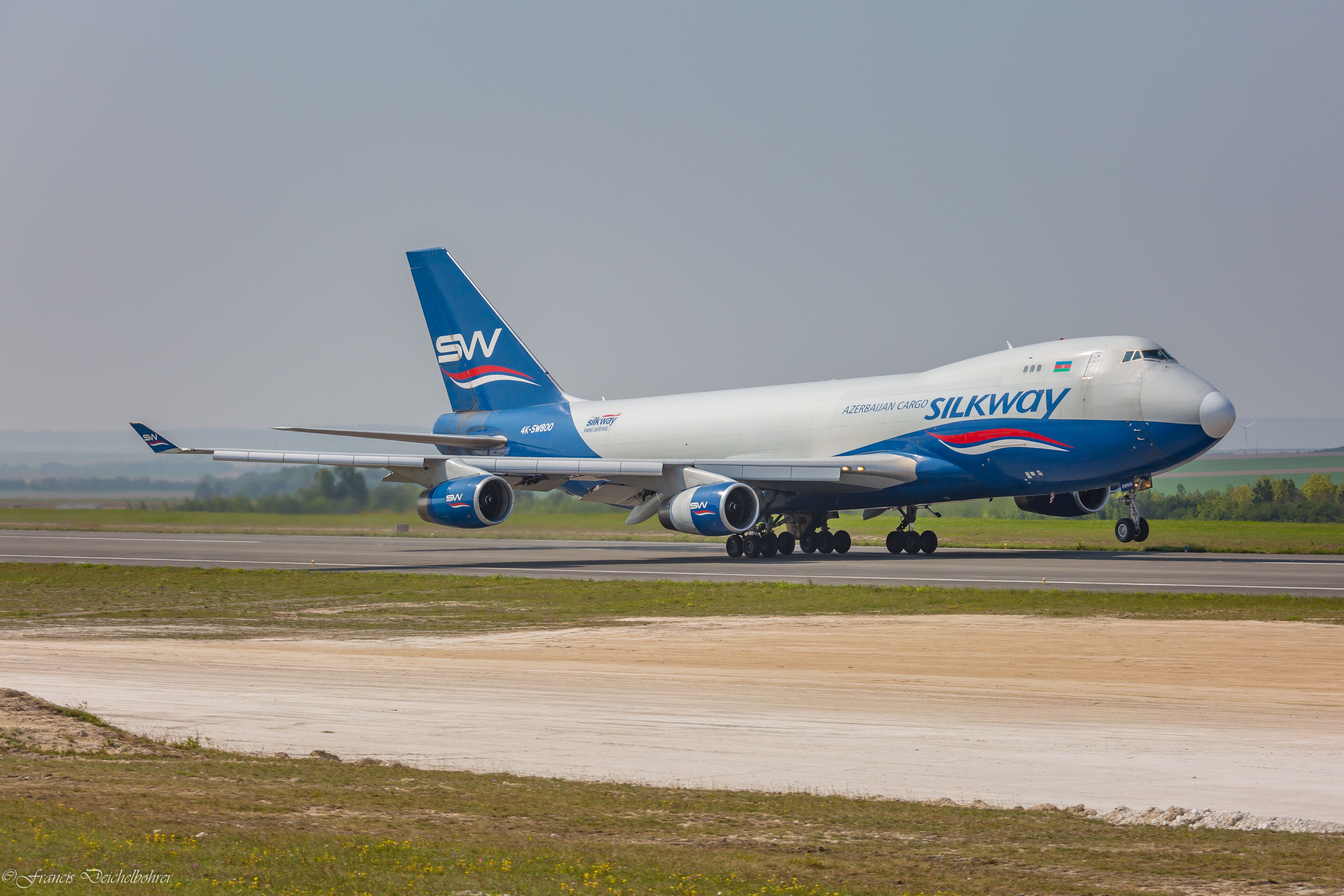 Boeing 747-200 (4K-SW800)