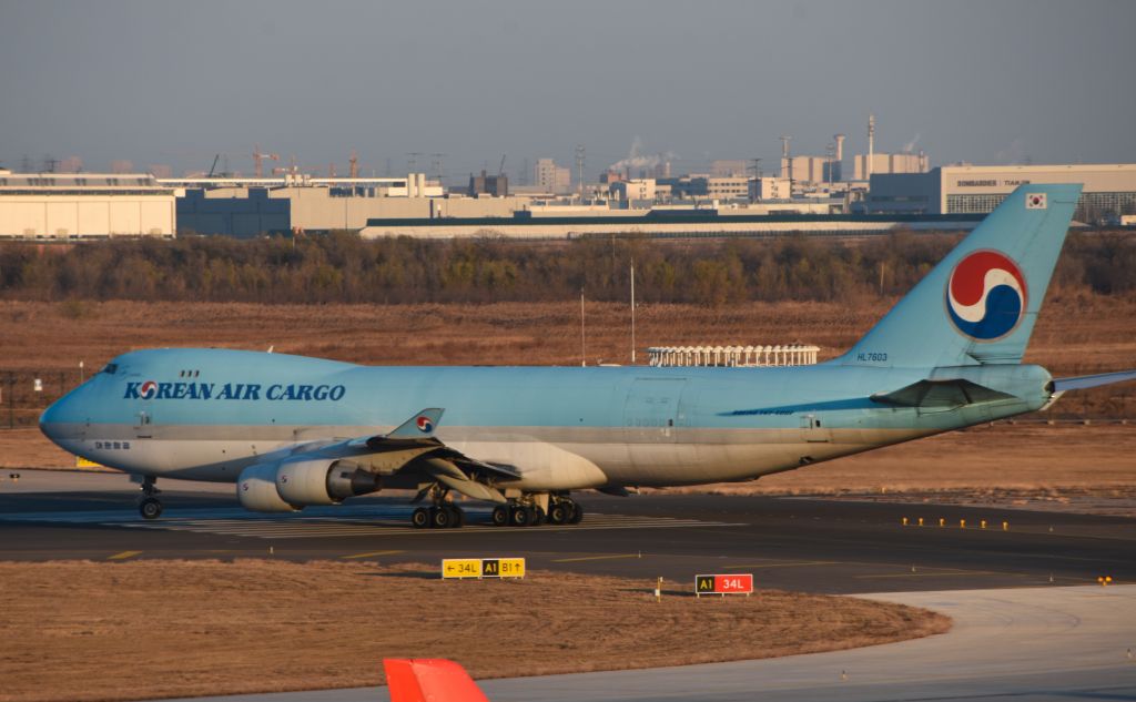 Boeing 747-400 (HL7603)