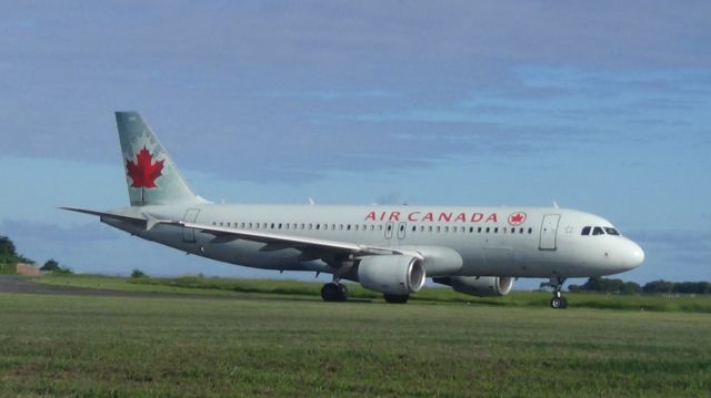 Airbus A320 (C-FGKH)