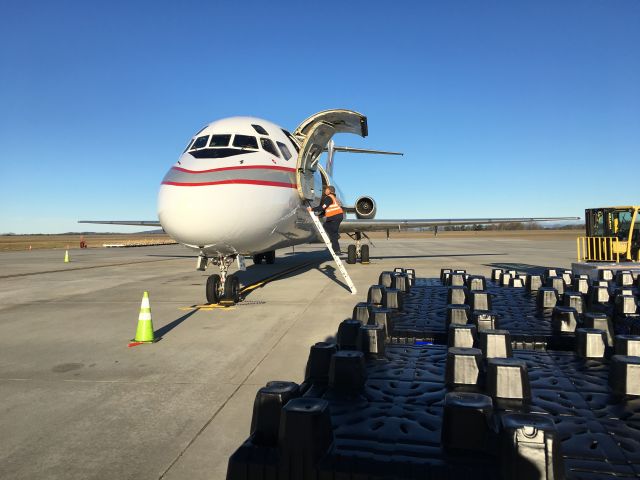 McDonnell Douglas DC-9-30 (N916CK) - Cargo day!