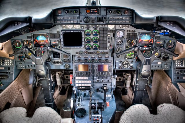 Hawker 800 (N406J)