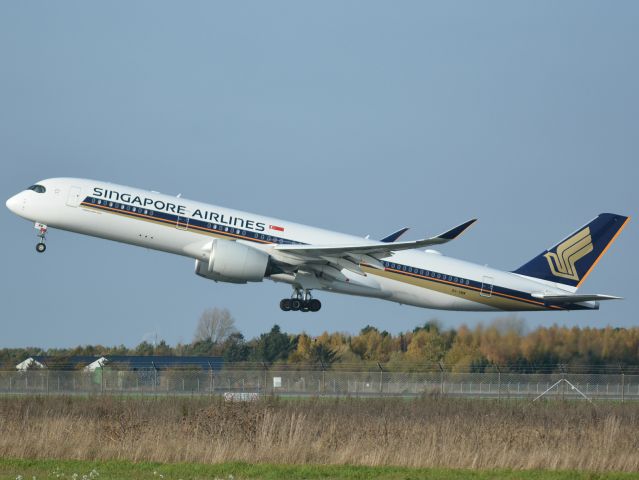 Airbus A350-900 (9V-SMW) - St. Magleby