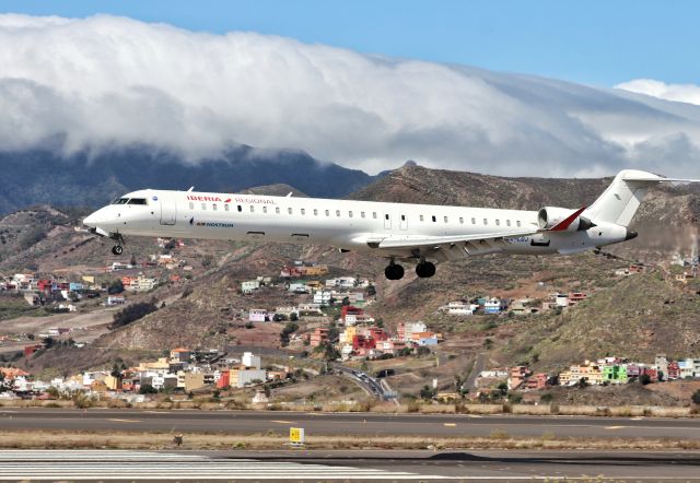 Bombardier CRJ-1000 (EC-LOJ)