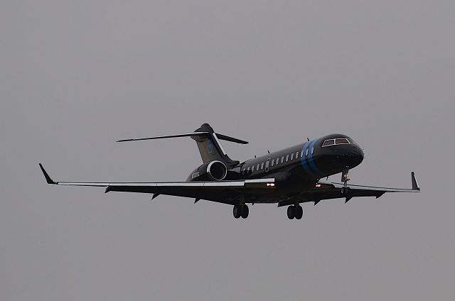 Bombardier Global Express (N2020Q) - I took this picture on Apr 07, 2018.