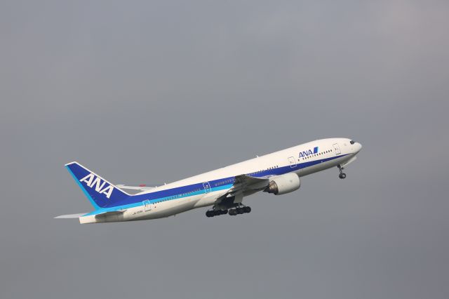 Boeing 777-200 (JA703A)