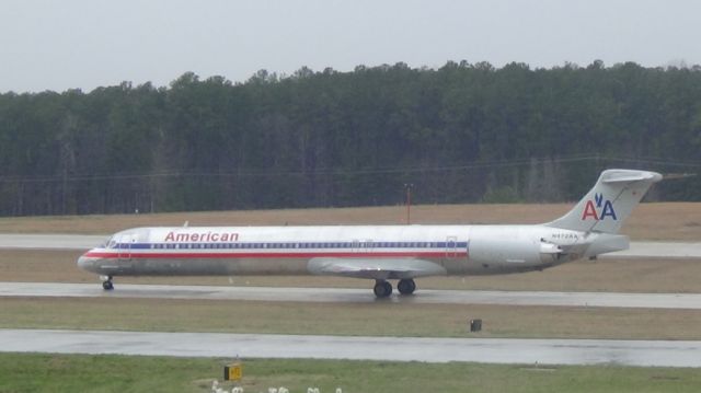 McDonnell Douglas MD-82 (N472AA) - American 332 arriving from DFW at b3:00 P.M.   Taken March 19, 2015.