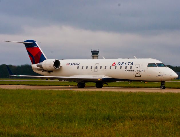 Canadair Regional Jet CRJ-200 (N8894A)