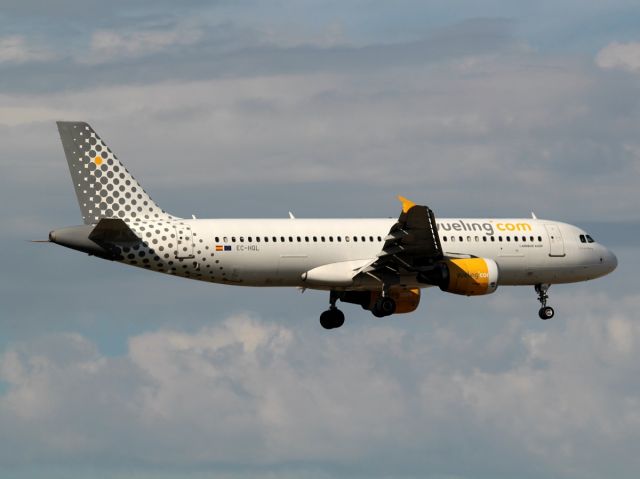 Airbus A320 (EC-HQL)