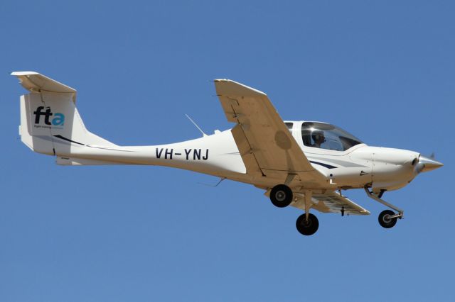 Diamond Star (VH-YNJ) - FLIGHT TRAINING ADELAIDE DIAMOND DA-40 DIAMOND STAR - REG VH-YNJ (CN 40-1146) - PARAFIELD ADELAIDE SA. AUSTRALIA - YPPF (5/11/2014)