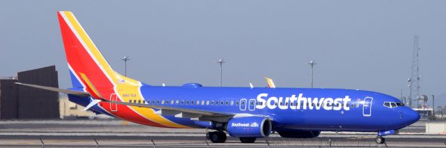 Boeing 737-700 (N8676A) - phoenix sky harbor international airport 08FEB20