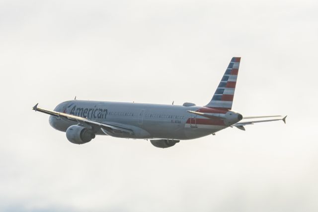 Airbus A321 (N173US) - An American Airlines A321 taking off from PHX on 2/13/23, the busiest day in PHX history, during the Super Bowl rush. Taken with a Canon R7 and Canon EF 100-400 II L lens.