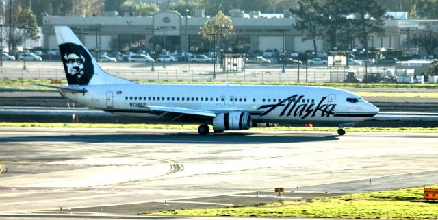 Boeing 737-700 (N754AS) - Landing and rollout (Engines in reverse) on 30L, 01/02/2013