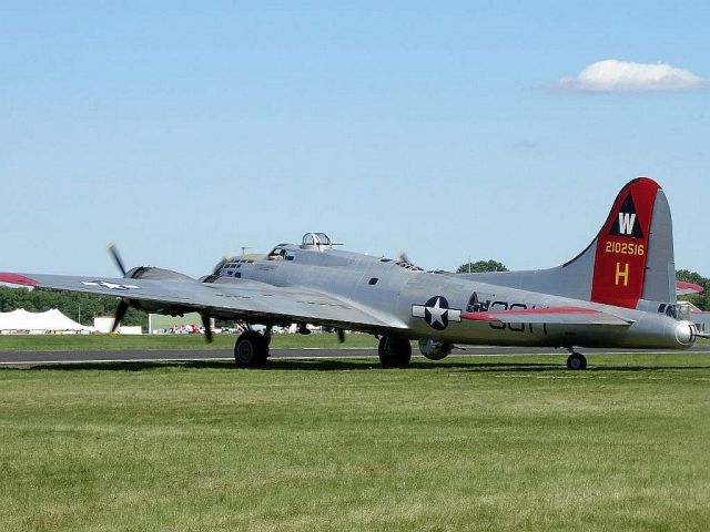 Boeing B-17 Flying Fortress (N5017N)