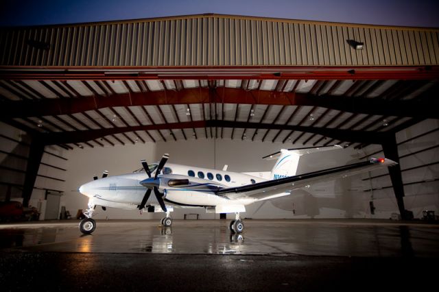 Beechcraft Super King Air 200 (N143DE)