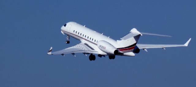 Bombardier Global 5000 (N120QS) - Shortly after departure is this 2022 Bombardier Global 5500 in the Winter of 2025.