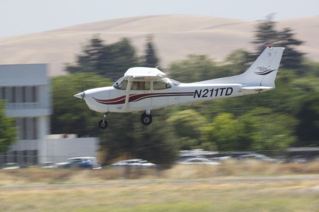 Cessna Skyhawk (N211TD)