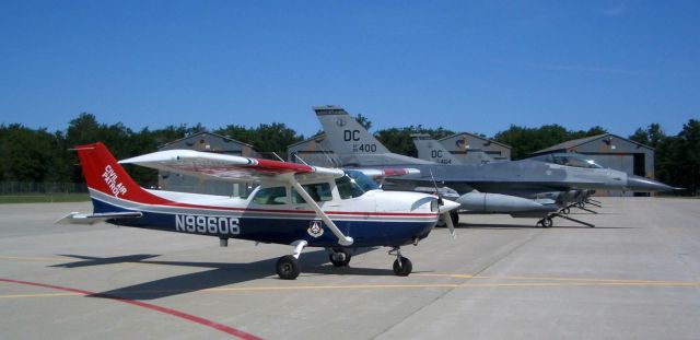 Cessna Skyhawk (N99606) - In good company at Alpena Encampment.