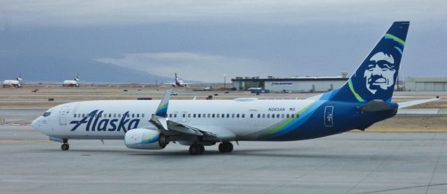 Boeing 737-900 (N263AK) - Note the three 10 Tankers in the background