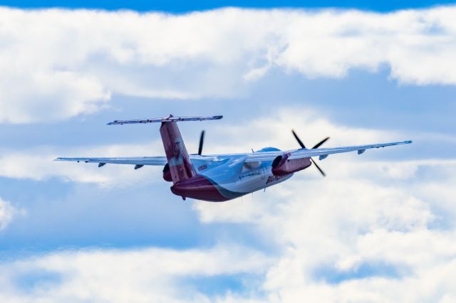 de Havilland Dash 8-100 (N992BH) - A Bighorn Dash 8-100 taking off from PHX on 2/28/23. Taken with a Canon R7 and Canon EF 100-400 L ii lens.