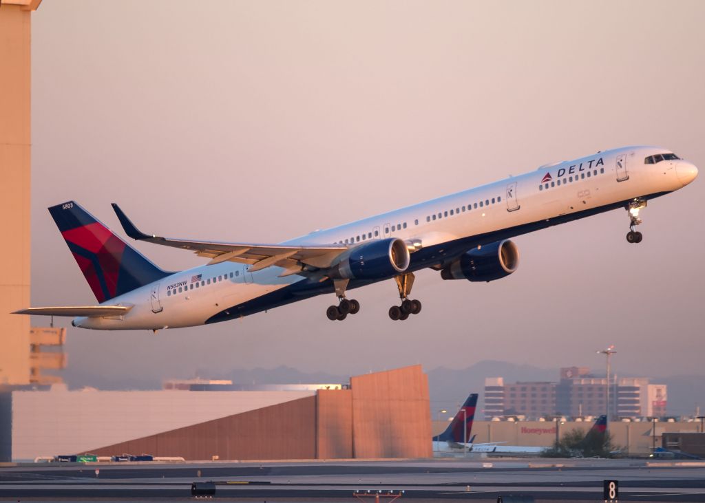 BOEING 757-300 (N583NW)