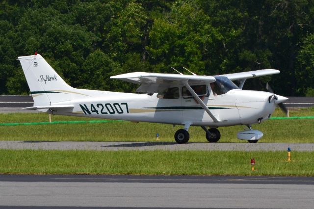 Cessna Skyhawk (N42007) - taxiing at KJQF - 7/28/18